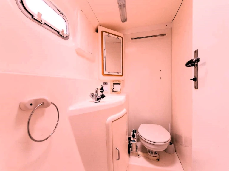 Leopard Leopard 47 jednotlivci a charterové společnosti v Eden Island