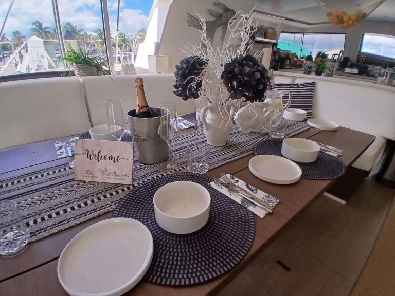 Pronájem Jachta Bali s licencí