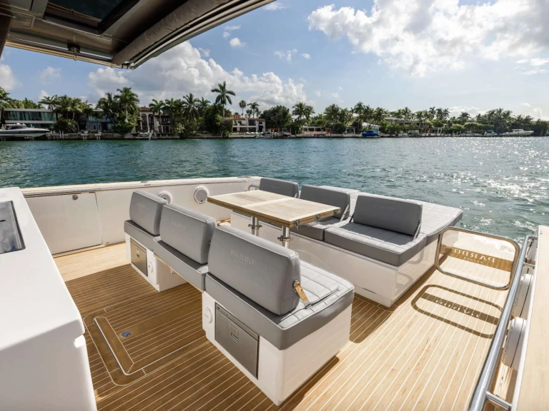 Pronájem lodi Pardo Yachts 43 Pardo v Miami na Samboatu
