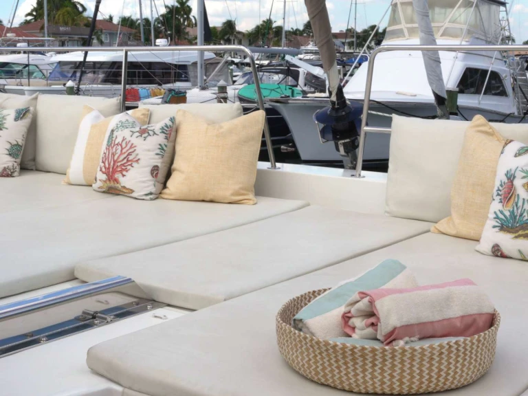 Pronajmout si Bali ZURI 3 v Nassau