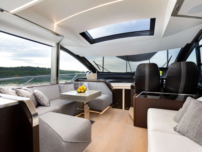 Pronajmout si Sunseeker X2 v Novi Vinodolski