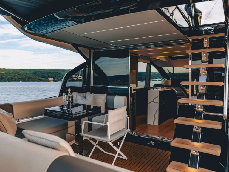 Pronájem Jachta v Novi Vinodolski -Sunseeker X2