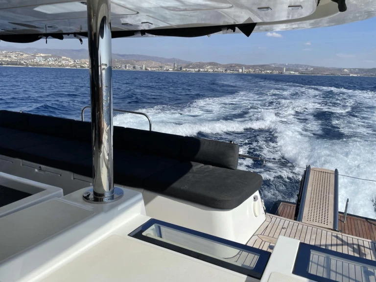 Pronajmout si Lagoon Lagoon 630 Motor Yacht v Lavrio
