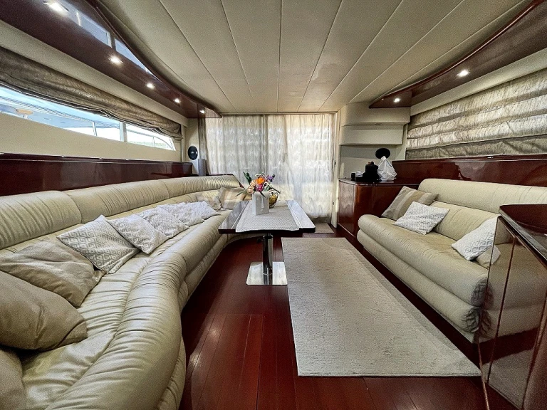 Pronajmout Motorová loď se skipperem či ne  v Sukošan