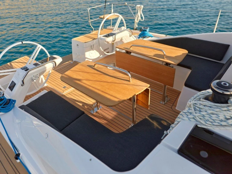 Plachetnice k pronájmu v Betina za nejlepší cenu