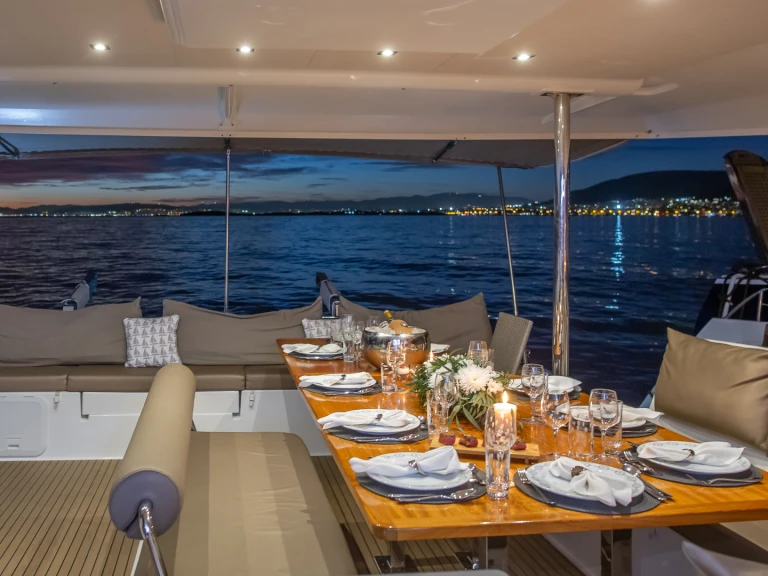 Fountaine Pajot Saba 50 jednotlivci a charterové společnosti v Nea Peramos