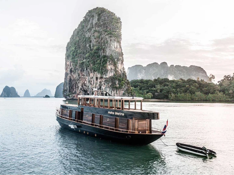 Pronájem jachty v Mai Khao - Motoryacht Maha Bhetra na Samboatu