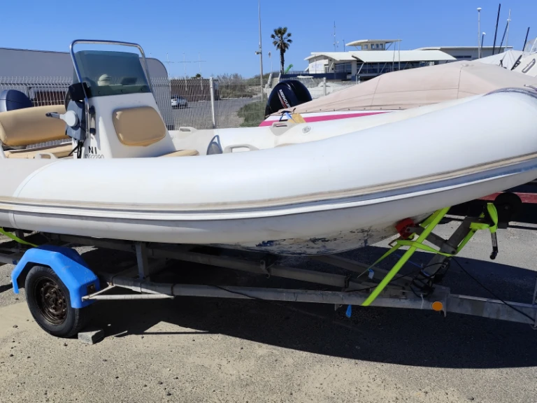 Pronájem jachty v Le Cap d'Agde -Zodiac Medline I na Samboatu