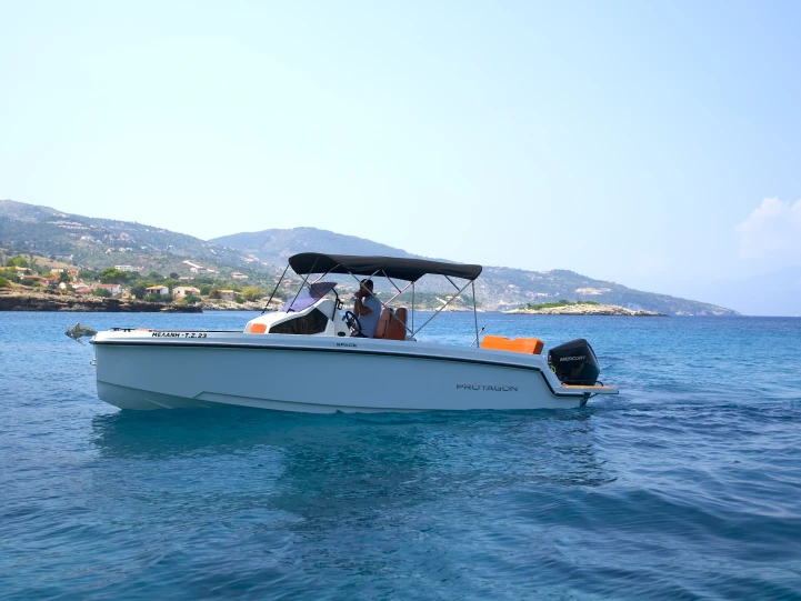 Pronájem Motorová loď v Zakynthos  -Protagon Space 25