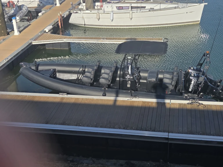 Pronajmout si Searib's SR 8.60 PRO v Arzon