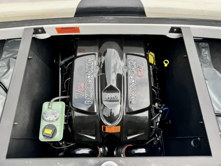 Pronajmout Motorová loď se skipperem či ne Malibu v Ouchy