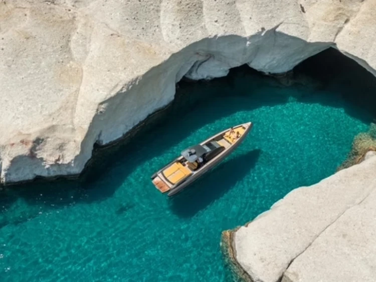 Pronájem lodi Lavrio lákavé ceny Technohull Omega 41