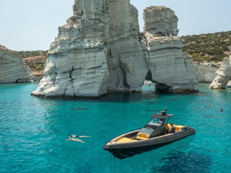 Pronajmout Motorová loď se skipperem či ne Technohull v Lavrio