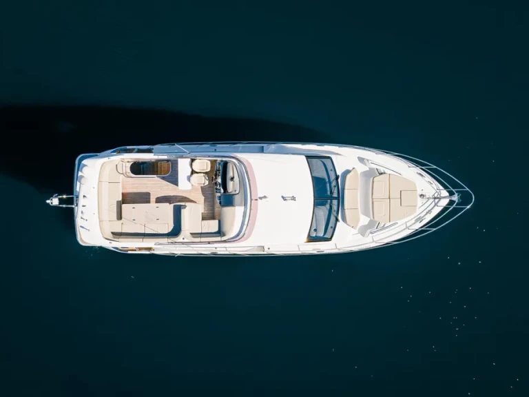 Pronajmout Motorová loď se skipperem či ne Princess v Cannes