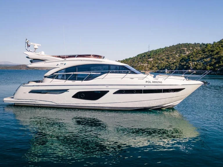 Pronájem jachty v Cannes -Princess 55F na Samboatu