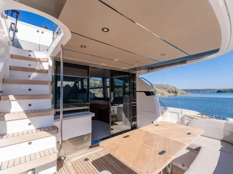 Pronájem lodi Cannes lákavé ceny 55F