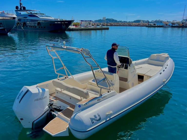 Pronájem Polotuhá loď Nuova Jolly s licencí