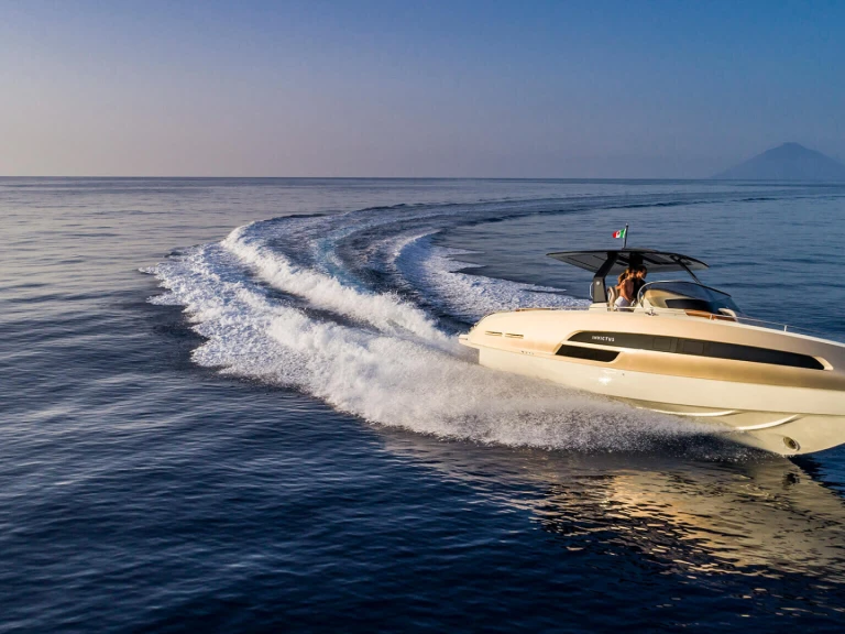Pronájem Motorová loď v Poltu Quatu -Invictus  Invictus 280 TT