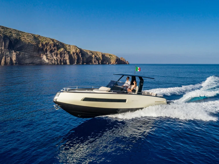 Pronájem lodi Invictus  Invictus 280 TT v Poltu Quatu na Samboatu