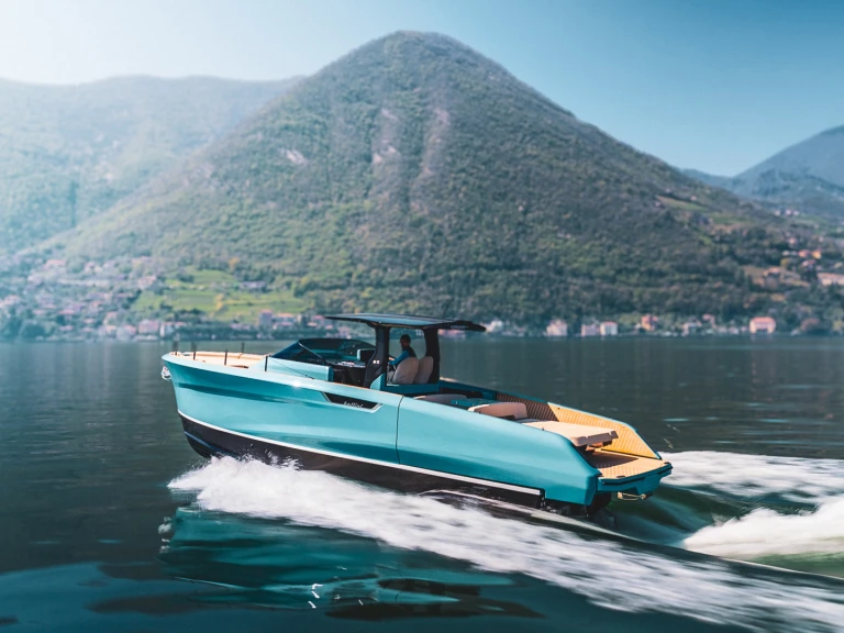 Pronájem Motorová loď Bellini Yacht s licencí