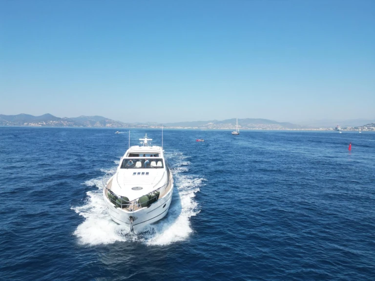 Pronájem Motorová loď v Vieux Port de Cannes -Princess Princess V70