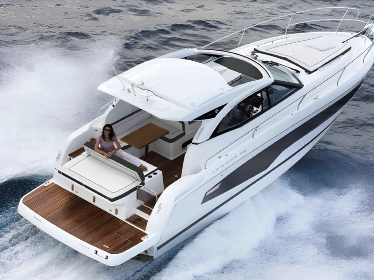Pronájem lodi Cannes lákavé ceny Leader 36