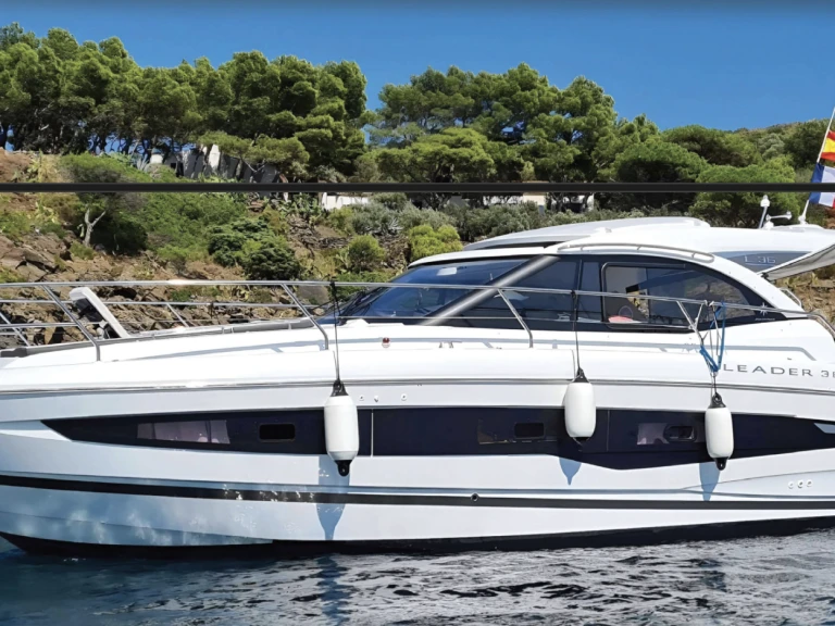 Pronájem Motorová loď v Cannes -Jeanneau Leader 36