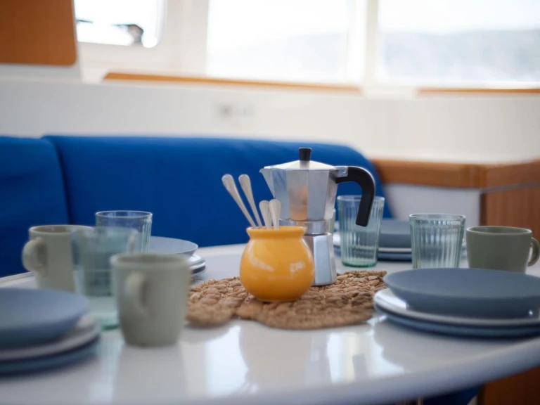 Pronájem lodi Roses lákavé ceny Lagoon 380