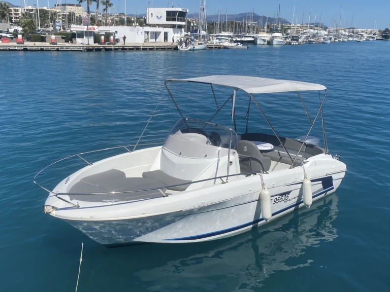 Pronajmout si Bénéteau Flyer 650 Open v Francie