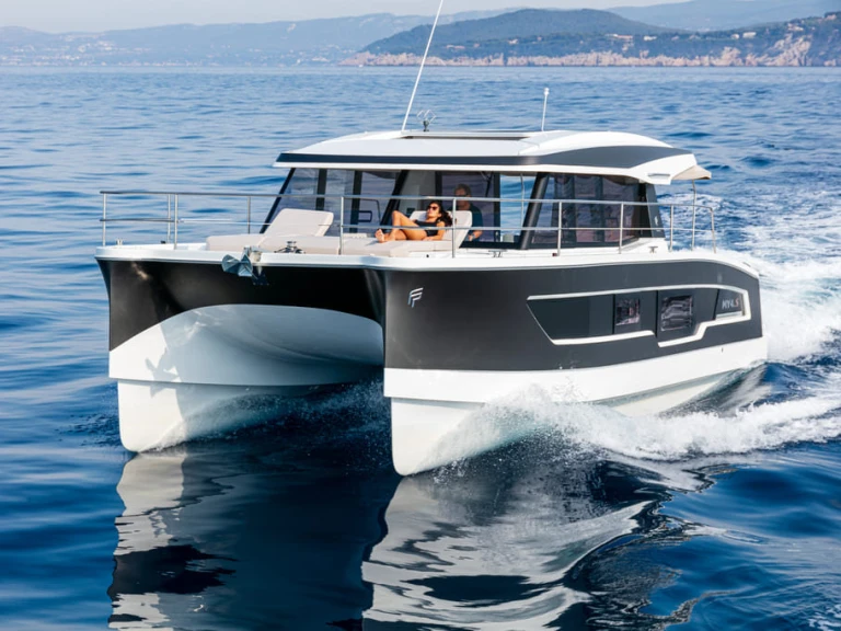 Pronájem Motorová loď Fountaine Pajot s licencí