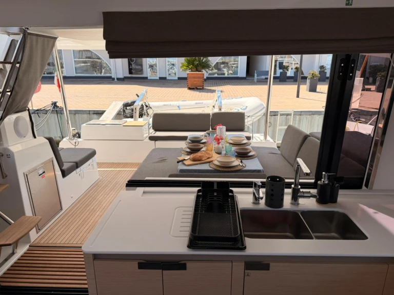 Pronájem Katamarán Fountaine Pajot s licencí