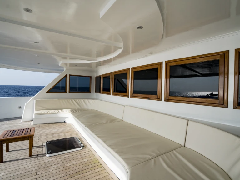 Motorová loď k pronájmu v Hulhumale za nejlepší cenu