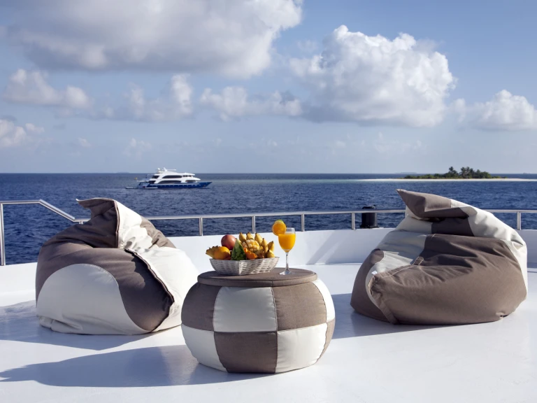 Pronajmout Motorová loď se skipperem či ne  v Hulhumale