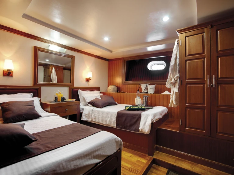 Pronájem lodi  Duke of York - Cabin (triple-1 double + 1 single bed) v Hulhumale na Samboatu
