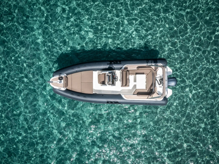 Pronajmout Polotuhá loď se skipperem či ne Bsc v Le Lavandou