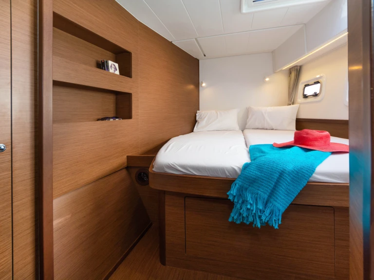 Pronájem lodi Skiathos lákavé ceny Lagoon 42