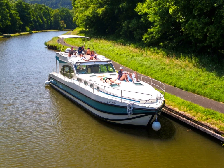 Pronájem Motorová loď Nicols Yacht s licencí