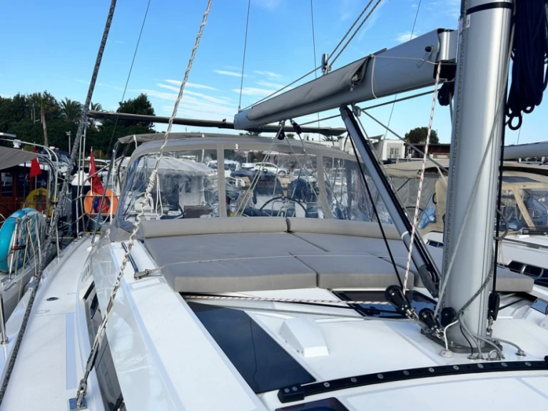 Pronájem Plachetnice Bénéteau s licencí