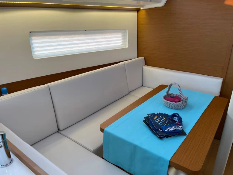 Pronajmout si Jeanneau Sun Odyssey 380 v Göcek 