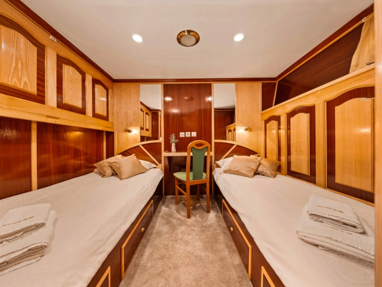  Motoryacht Korab jednotlivci a charterové společnosti v Rijeka