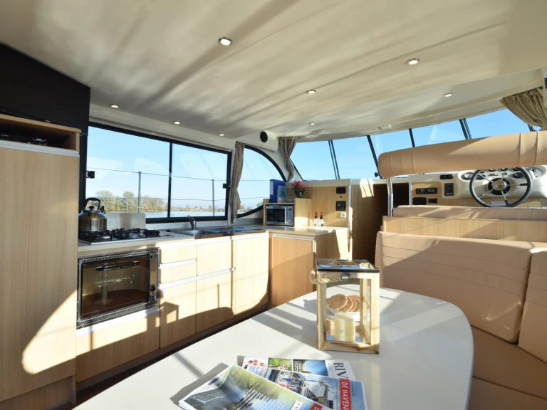 Nicols Yacht Nicols Octo Fly jednotlivci a charterové společnosti v Kerkdriel