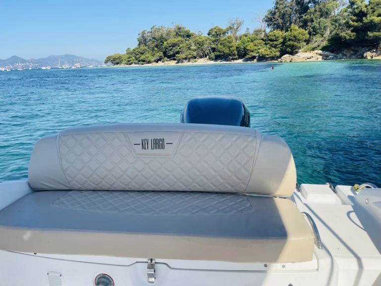 Pronájem Motorová loď Sessa Marine s licencí