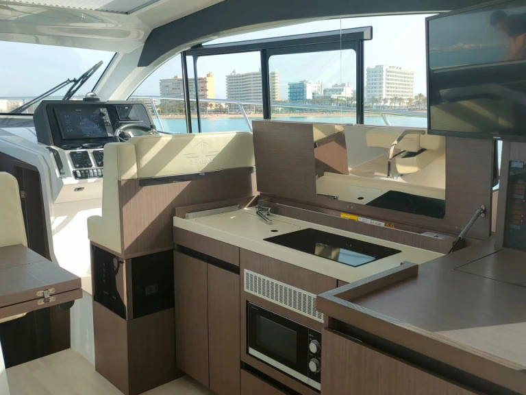 Pronajmout Motorová loď se skipperem či ne Sealine v Palma de Mallorca