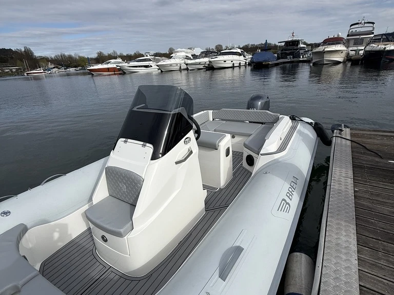 Polotuhá loď k pronájmu v Sorrento za nejlepší cenu