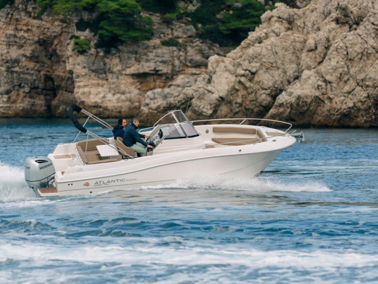 Pronájem lodi Dubrovník lákavé ceny 750 Open