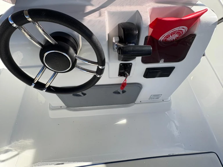 Pronajmout Motorová loď se skipperem či ne Ranieri v Tropea