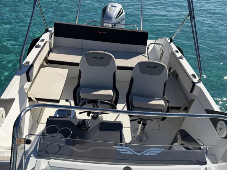 Pronajmout si Bénéteau Flyer 7.7 SUNdeck v Mandelieu-la-Napoule