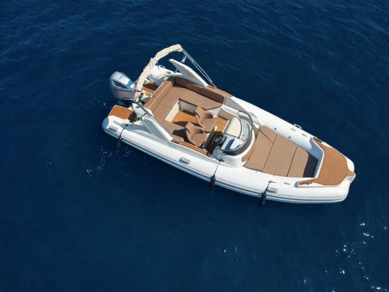 Pronájem Polotuhá loď Aquamax s licencí