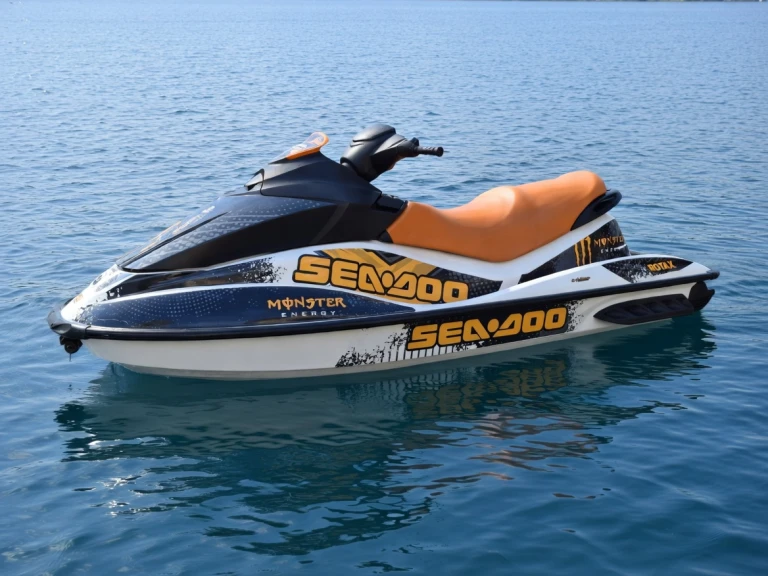 Pronájem Vodní skútr Sea-Doo s licencí