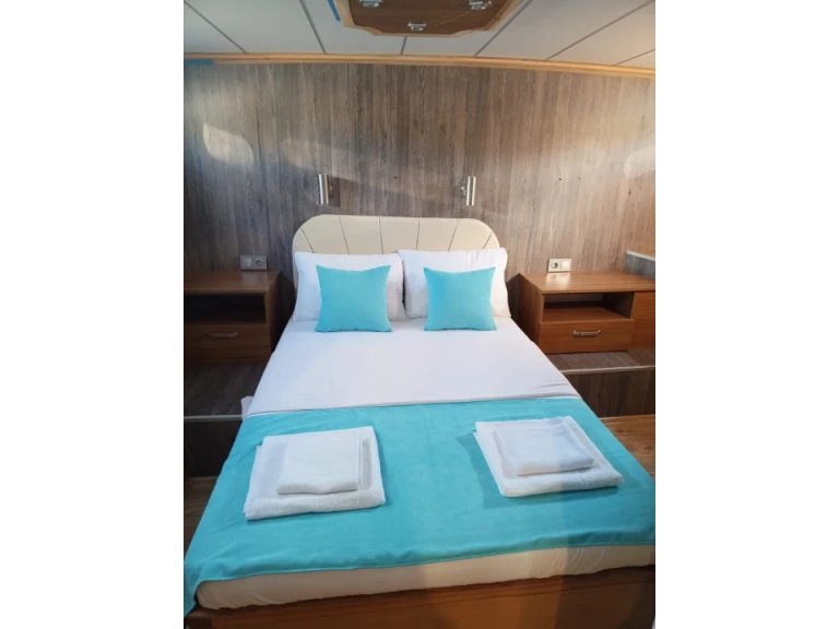 Pronájem Jachta Custom Gulet-Motor Sailor s licencí